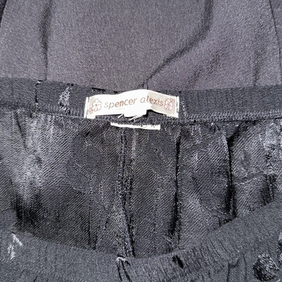 SPENCER ALEXIS Elegant Black Floral Skirt - Picture 6 of 7